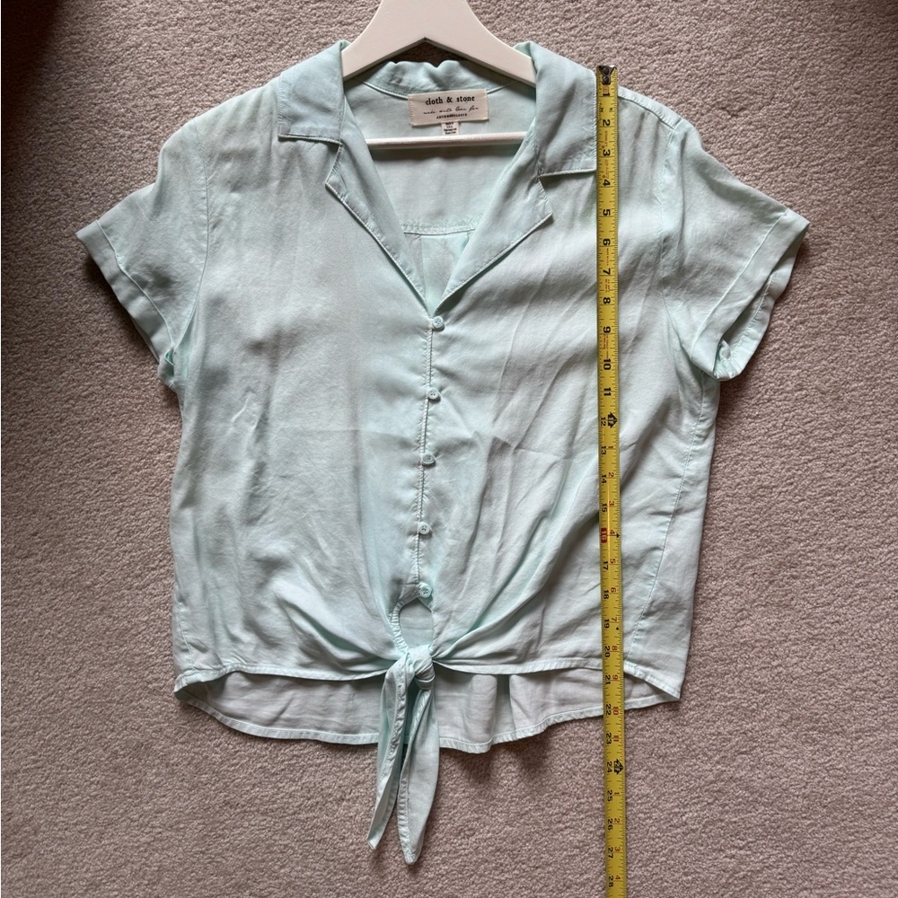 Cloth & Stone Tie-Front Buttondown size M - Picture 5 of 5